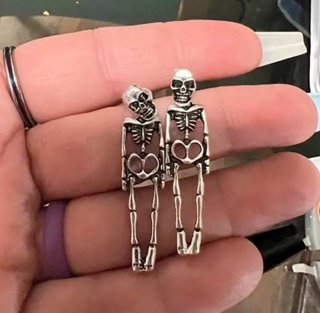 Gothic Skull Earrings – Eerie Elegance for Halloween and Beyond