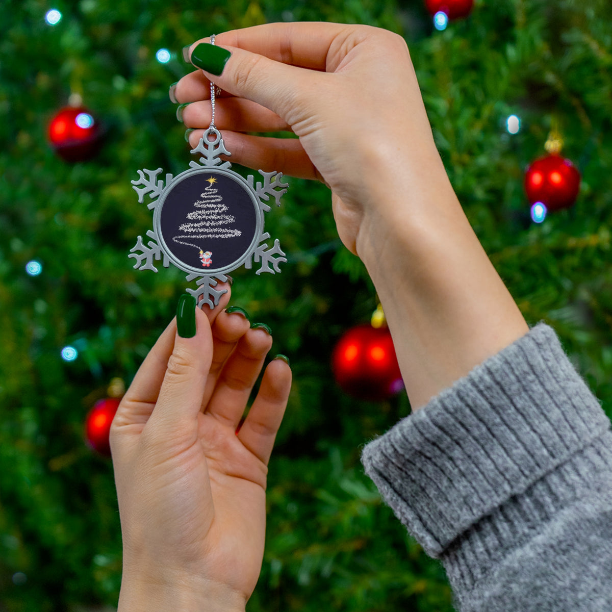 Elegant Pewter Snowflake Ornament – Elevate Your Holiday Decor