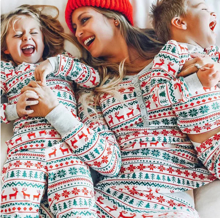 Cozy Matching Christmas Outfits for Families – Unite in Style This Holiday Season